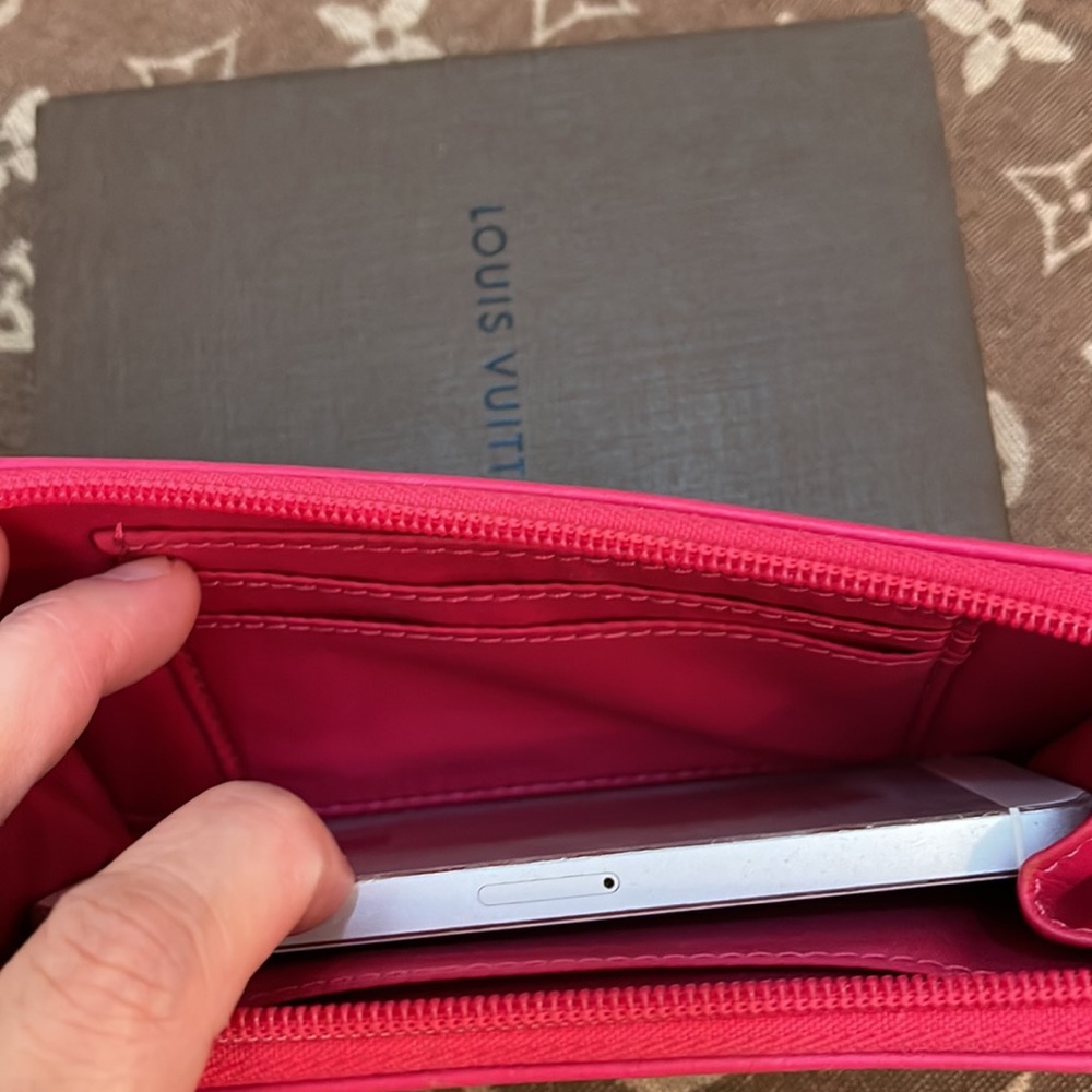 Coach Phone Wallet - Picture 3 of 4